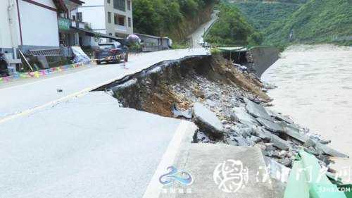 略陽多條道路塌方中斷，交通部門緊急搶修保暢通！