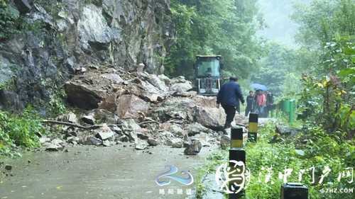 強降雨導致略陽縣部分鄉鎮山體塌方道路受損！