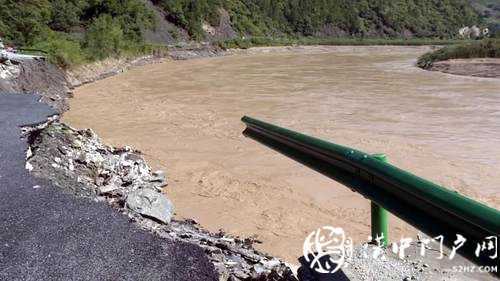 保暢通！略陽(yáng)交通部門(mén)積極搶修水毀道路