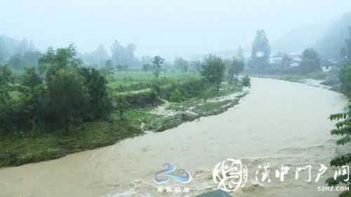 強降雨導致略陽縣部分鄉鎮山體塌方道路受損！