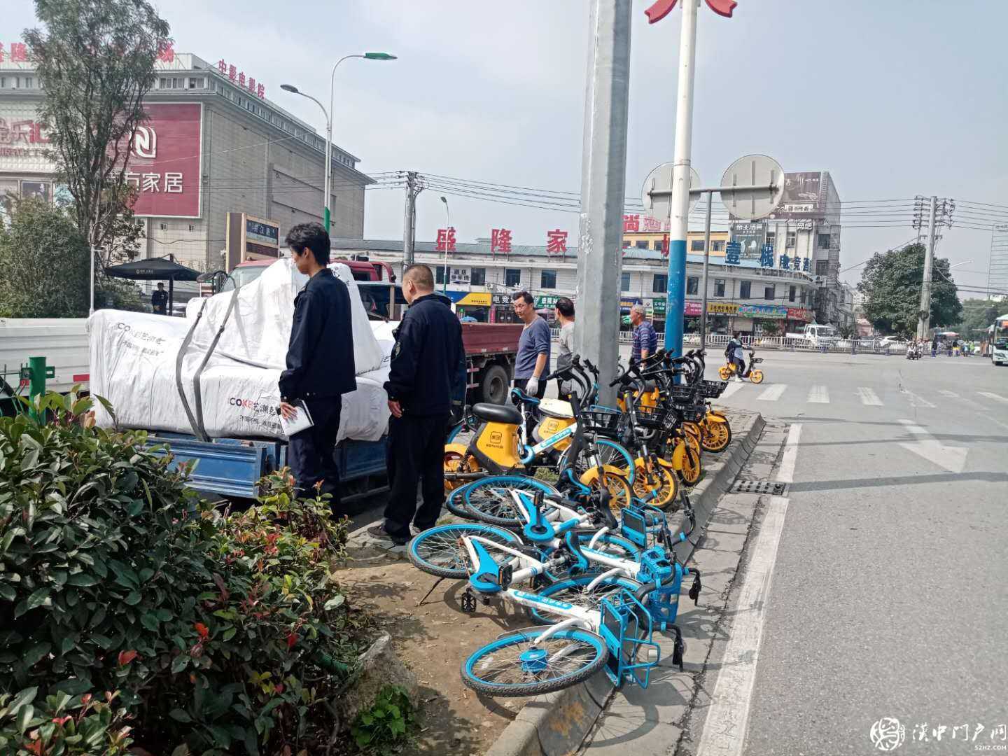 漢臺區東關街道辦事處 開展“共享單車、共享文明”整治行動