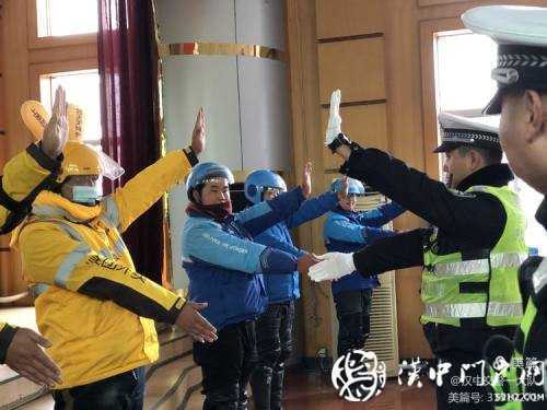 今天，交警為外賣小哥點了份“交通安全餐”