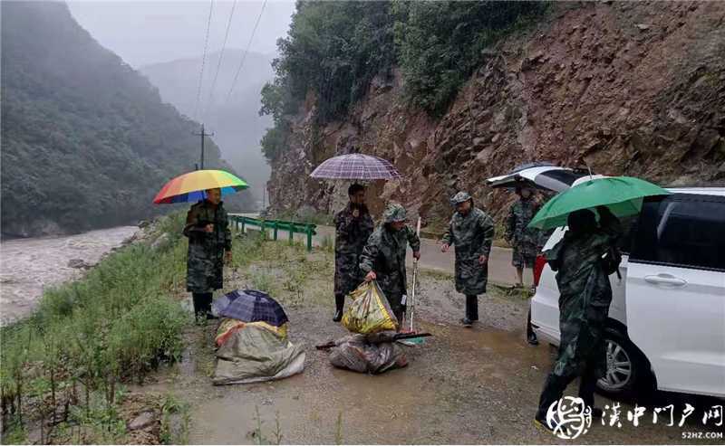 流浪老人被困暴雨中，鎮村干部施救解危難 ——碑壩鎮“五個大走訪、辦好民生事”黨史學習教育實踐活動紀實