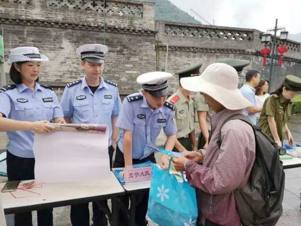 略陽縣公安局交警大隊助力山區發展，守護交通安全