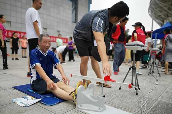 漢臺區國民體質監測站為群眾提供免費體質測試