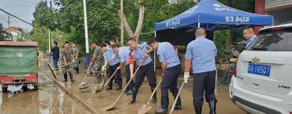 暴雨過(guò)后，寧強(qiáng)全城清淤正忙！