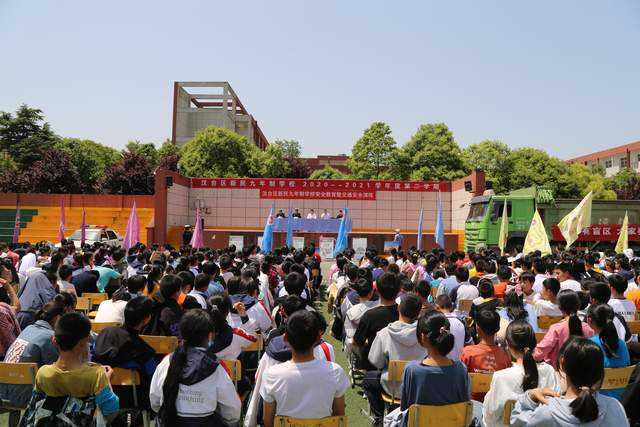 “大手拉小手”漢中交警走進漢臺區新民九年制學校普及交通安全知識 