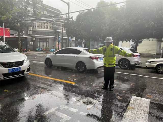 68小時堅守！漢中交警大隊圓滿完成國慶假期道路交通安保任務(wù)"