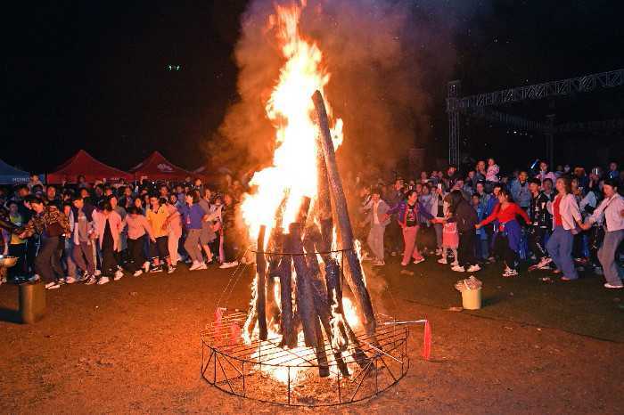 城固縣2023首屆帳篷音樂節暨夏季旅游攻略推介活動拉開帷幕