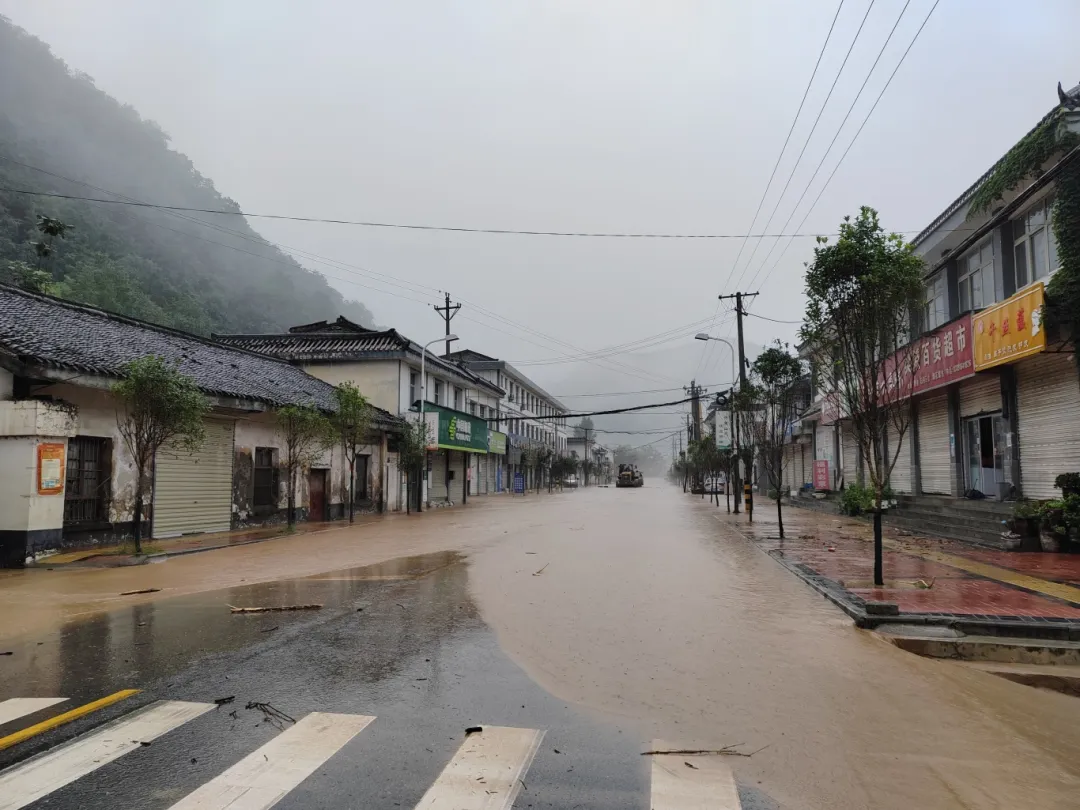 漢中撤離7349戶17513人，多條道路交通管制