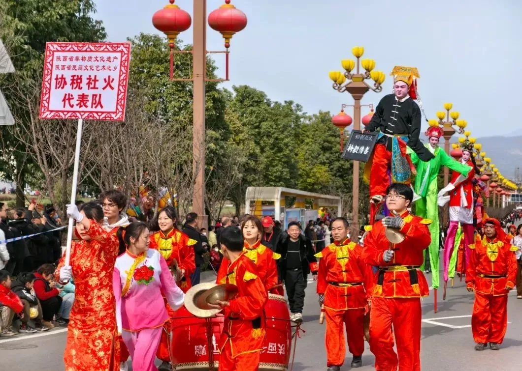 我們的節(jié)日·歡樂中國(guó)年丨南鄭社火娃娃登臺(tái) 千年民俗綻放新彩