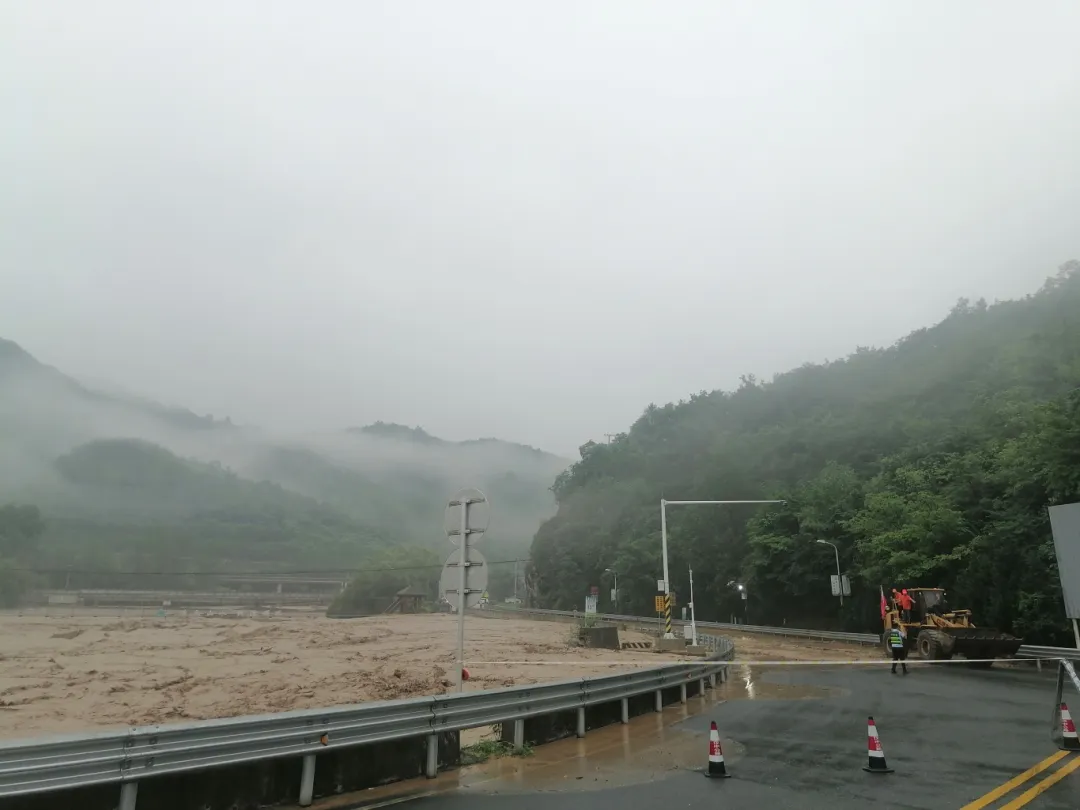 漢中撤離7349戶17513人，多條道路交通管制