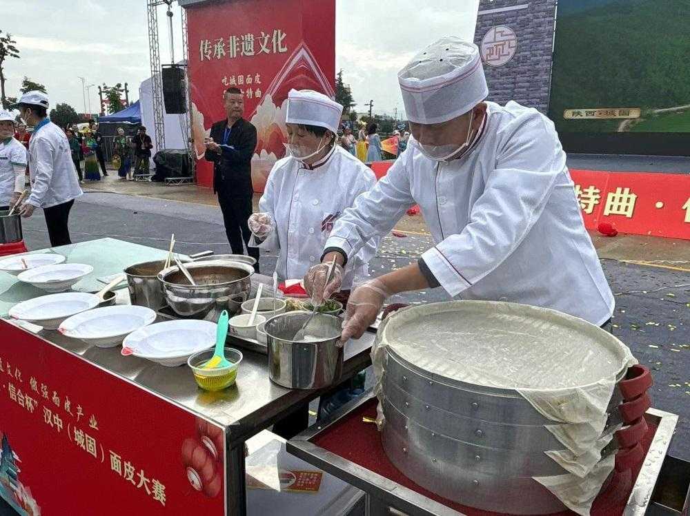 第二屆漢中(城固)面皮大賽在上元觀古鎮(zhèn)火熱啟動(dòng)