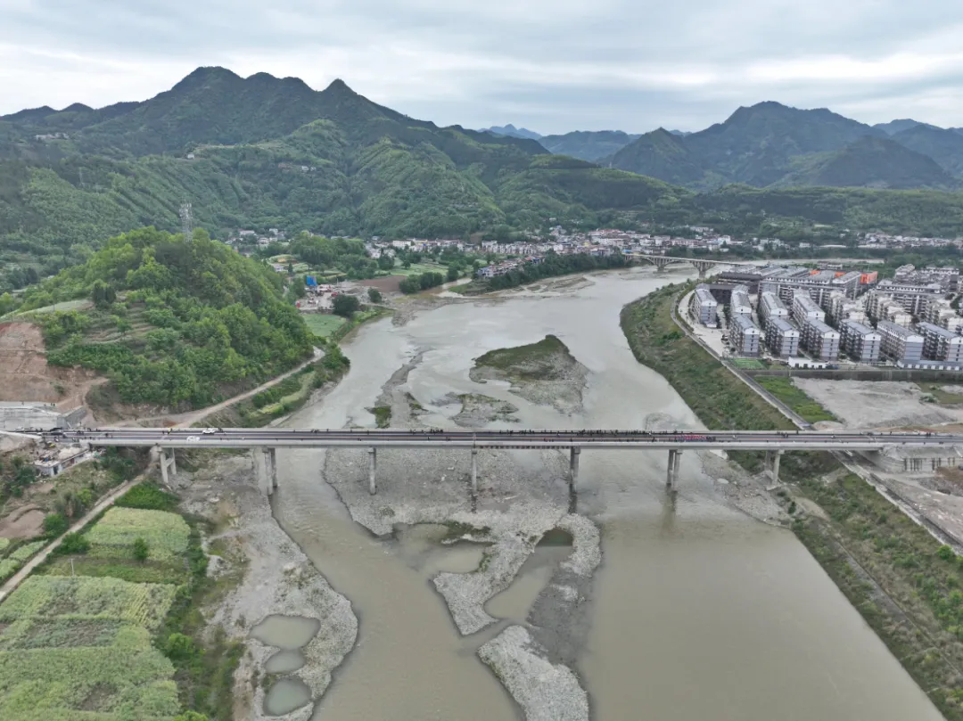 漢中陽平關(guān)嘉陵江大橋正式通車