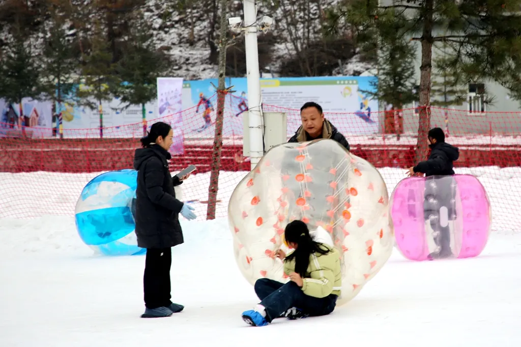 滑雪、戲雪、賞民俗！留壩景區(qū)“上才藝”